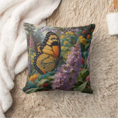 Coussin Elegant pastel wildflower garden with butterfly (Couverture)
