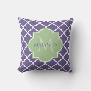 Coussin Élégant Quatrefeuille Violet et Monogramme Vert No