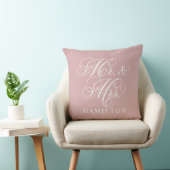 Coussin Élégant Rose Rose Script Mariage M. et Mme (Chaise)