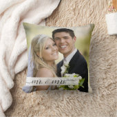 Coussin Élégant Script Mr. & Mme Mariage Date Keepsaké (Couverture)