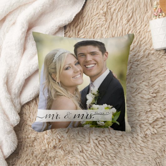 Coussin Élégant Script Mr. & Mme Mariage Date Keepsaké (Couverture)