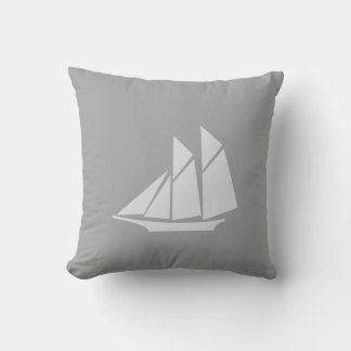 Coussin Elégant yacht sur gris clair
