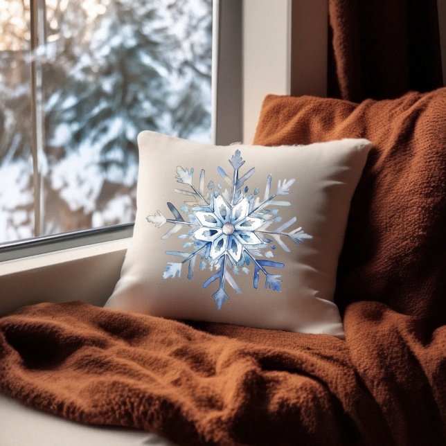 Coussin Elégante aquarelle de flocon de neige Jeu d'oreill (Elegant Snowflake Watercolor Throw Pillow)