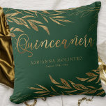 Coussin Elégante feuille verte or Quinceanera personnalisé<br><div class="desc">Coussin de Quinceanera Verte et Or que vous pouvez customiser avec le nom de Quinceañera, ainsi que son anniversaire ou la date de l'événement, si vous le souhaitez. Le design est vert émeraude et doré avec des feuilles à trait fin et des feuilles d'or massif. Parcourez ma collection Gold Leaf...</div>