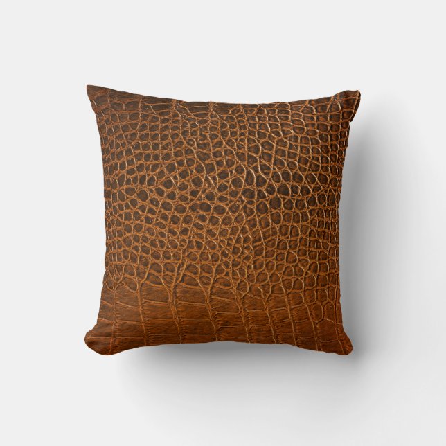 Coussin Élégante texture en cuir de crocodile marron. (Recto)
