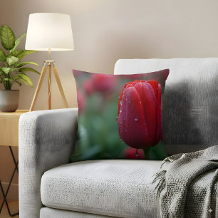 Coussin Élégante Tulipe rouge avec gouttes de ragoût