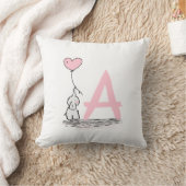 Coussin Éléphant avec la crèche rose de monogramme de (Couverture)