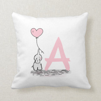 Coussin Éléphant avec la crèche rose de monogramme de