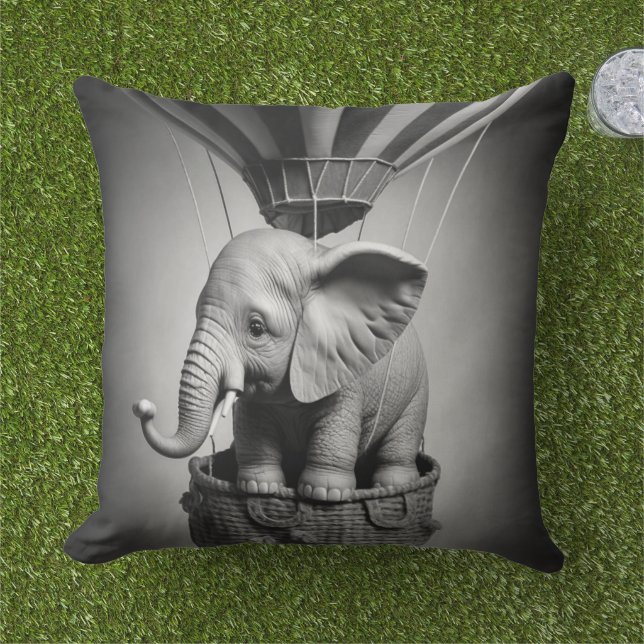 Coussin Elephant bébé dans un ballon à air chaud (Herbe)