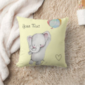 Coussin Éléphant de bébé avec le carreau de jaune de (Couverture)