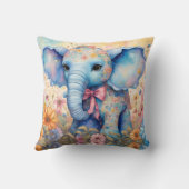 Coussin Éléphant de bébé dans un jardin pastel (Verso)