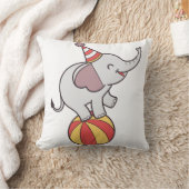 Coussin Eléphant de cirque mignon sur la balle - Anniversa (Couverture)