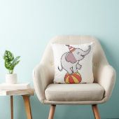 Coussin Eléphant de cirque mignon sur la balle - Anniversa (Chaise)