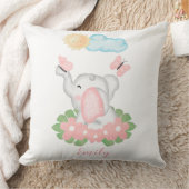 Coussin Eléphant mignon bébé avec fleurs roses (Couverture)