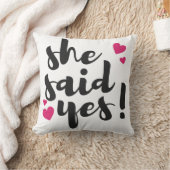 Coussin Elle a dit oui ! Célébration des fiançailles – Rom (Couverture)
