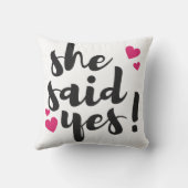 Coussin Elle a dit oui ! Célébration des fiançailles – Rom (Verso)