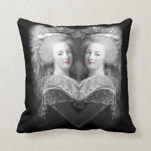 Coussin Elle était son seul confort