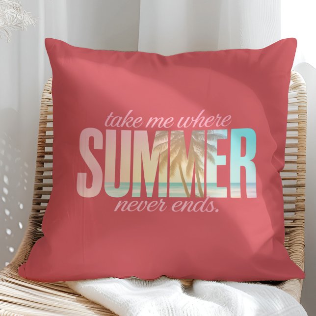 Coussin "Emmenez-Moi Où L'Été Ne Finit Jamais" Citation Tr ("Take Me Where Summer Never Ends" Tropical Quote Throw Pillow on a sunny rattan armchair.)