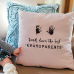 Coussin Empreintes personnalisées Meilleurs grands-parents<br><div class="desc">Un doux coussin de saké pour les meilleurs grands-parents. Pour ajouter des empreintes, prenez une photo des empreintes de votre enfant et téléchargez la photo sur votre ordinateur. Utilisez un outil de suppression d'arrière - plan tel que le site web remove.bg ou canva pour supprimer l'arrière - plan. Téléchargez votre...</div>