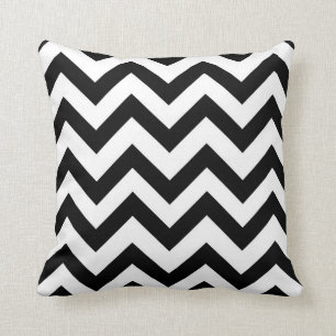Coussin en chevron noir et blanc