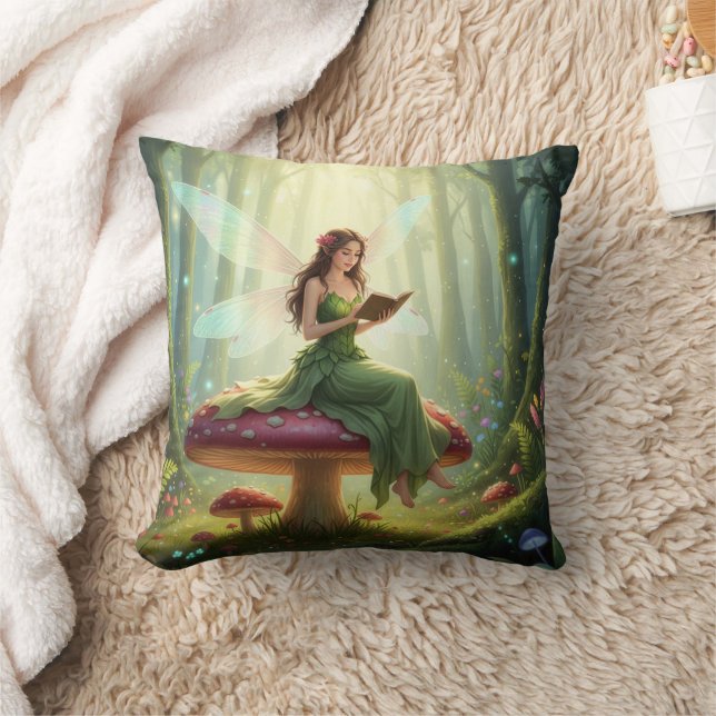 Coussin Enchanted Day Fairy Reading a Book (Couverture)