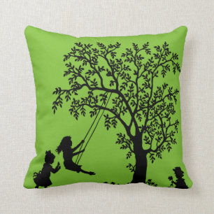 Coussin Enfants noirs d'arbre d'abrégé sur vert jouant le
