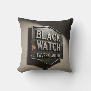 Coussin Enseigne en détresse Black Watch Inn