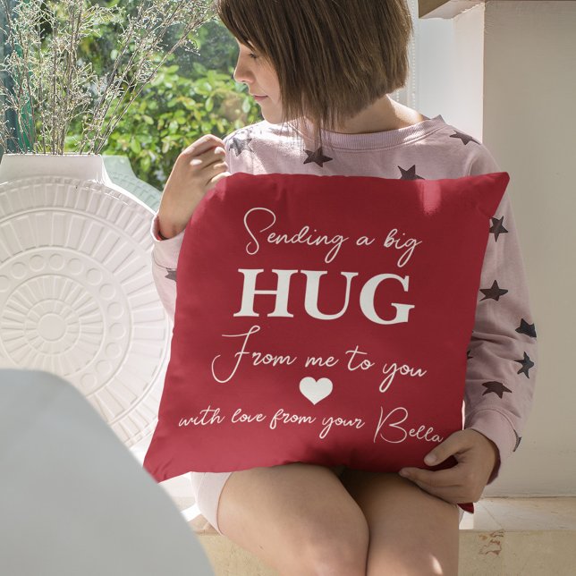 Coussin Envoyer un gros HUG Red Valentine's Day Monogramme (Créateur téléchargé)