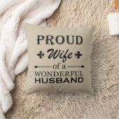 Coussin épouse fière d'un mari merveilleux (Couverture)