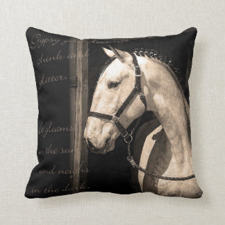 Coussin équestre "d'or gitan"