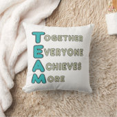 Coussin Équipe - Ensemble, chacun atteint plus (Couverture)