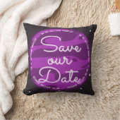 Coussin Espace Planète Violet Thème Économisez Notre Date (Couverture)