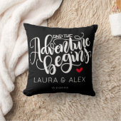 Coussin Et l'aventure commence - Date personnalisée couleu (Couverture)