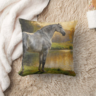 Coussin Étalon andalou au bord du lac