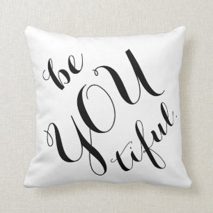 Coussin Êtes vous belle citation noire et blanche chic