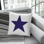 Coussin Étoile marine bleue sur arrière - plan blanc<br><div class="desc">Marine bleu marine grande étoile sur changer de couleur arrière - plan : vous pouvez changer d'arrière - plan après avoir appuyé sur le bouton CUSTOMISER IT! Vous pouvez ajouter du texte et personnaliser l'oreiller à lancer pour qu'il corresponde à vos préférences.</div>