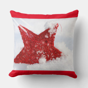 Coussin étoile rouge dans la neige