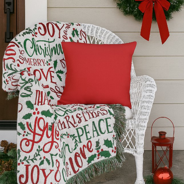  Coussin Extérieur Uni Rouge (“Add festive red to your porch with this cozy pillow perfect with holiday throws to welcome guests.”)