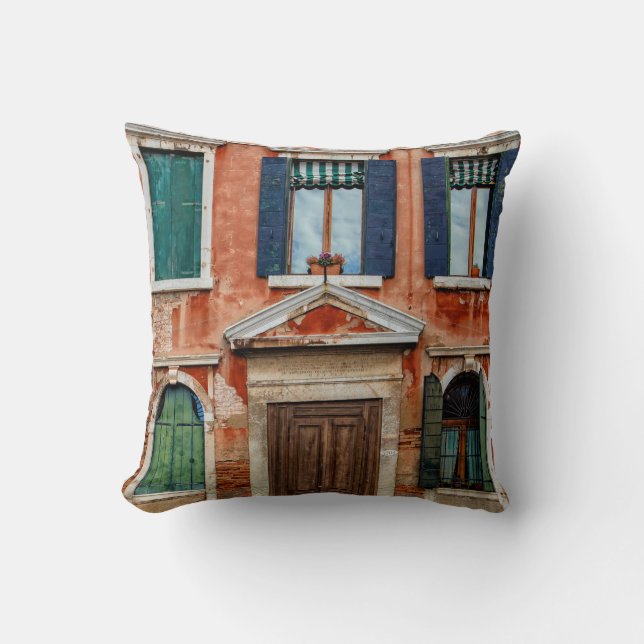 COUSSIN FAÇADE DE BÂTIMENT PEINTE ORANGE (Recto)