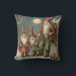Coussin Fairy Tale Christmas Gnome Family in Winter Forest<br><div class="desc">Illustration du conte de fées de Noël</div>