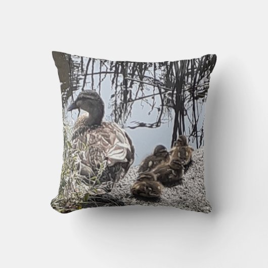 Coussin Famille de canard sur le canal jeter coussin. (Recto)