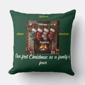 Coussin Family of Four First Christmas Throw Pillow