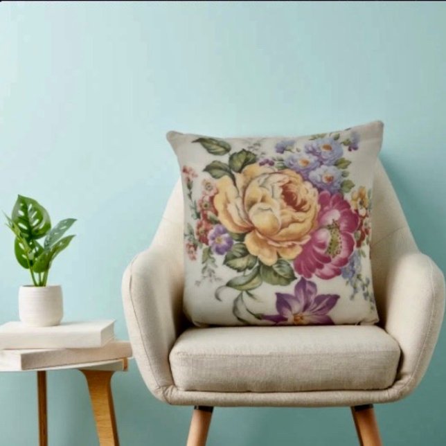 Coussin Fantaisie Florale  (Créateur téléchargé)