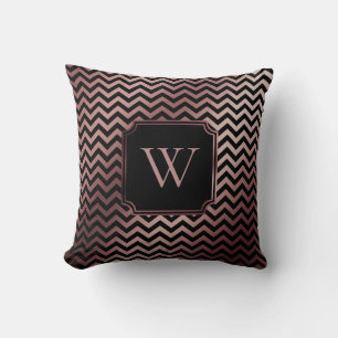 Coussin Faux or rose et chevron noir avec monogramme