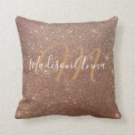 Coussin Faux Rose Gold Parties scintillant 3 avec Monogram<br><div class="desc">Décorez votre maison pour chaque jour,  une fête,  ou la saison des Fêtes avec ce faux rose de parties scintillant d'or coussin avec votre monogramme et nom.  Choisissez parmi 5 couleurs pour votre monogramme.</div>