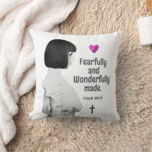 Coussin Fearful and Wonderful Made mignonne fille Christia