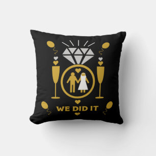 Coussin Félicitations originales et drôles de fiançailles 