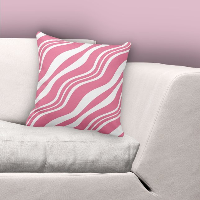 Coussin Feminine Rose & Blanc Irrégulier Lignes Motif (Feminine Pink & White Irregular Lines Pattern Throw Pillow)