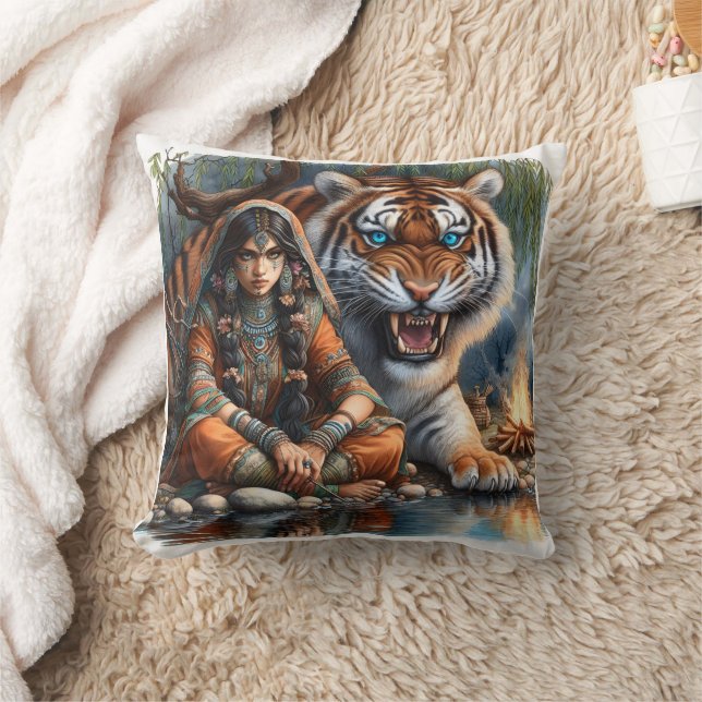 Coussin Femme amérindienne avec tigre par rivière à Dusk (Couverture)