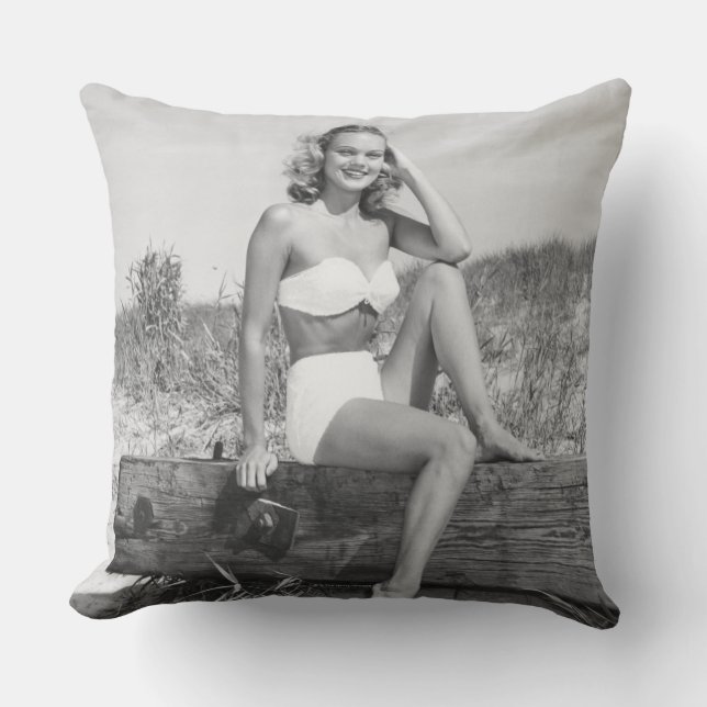 Coussin Femme dans le bikini (Recto)